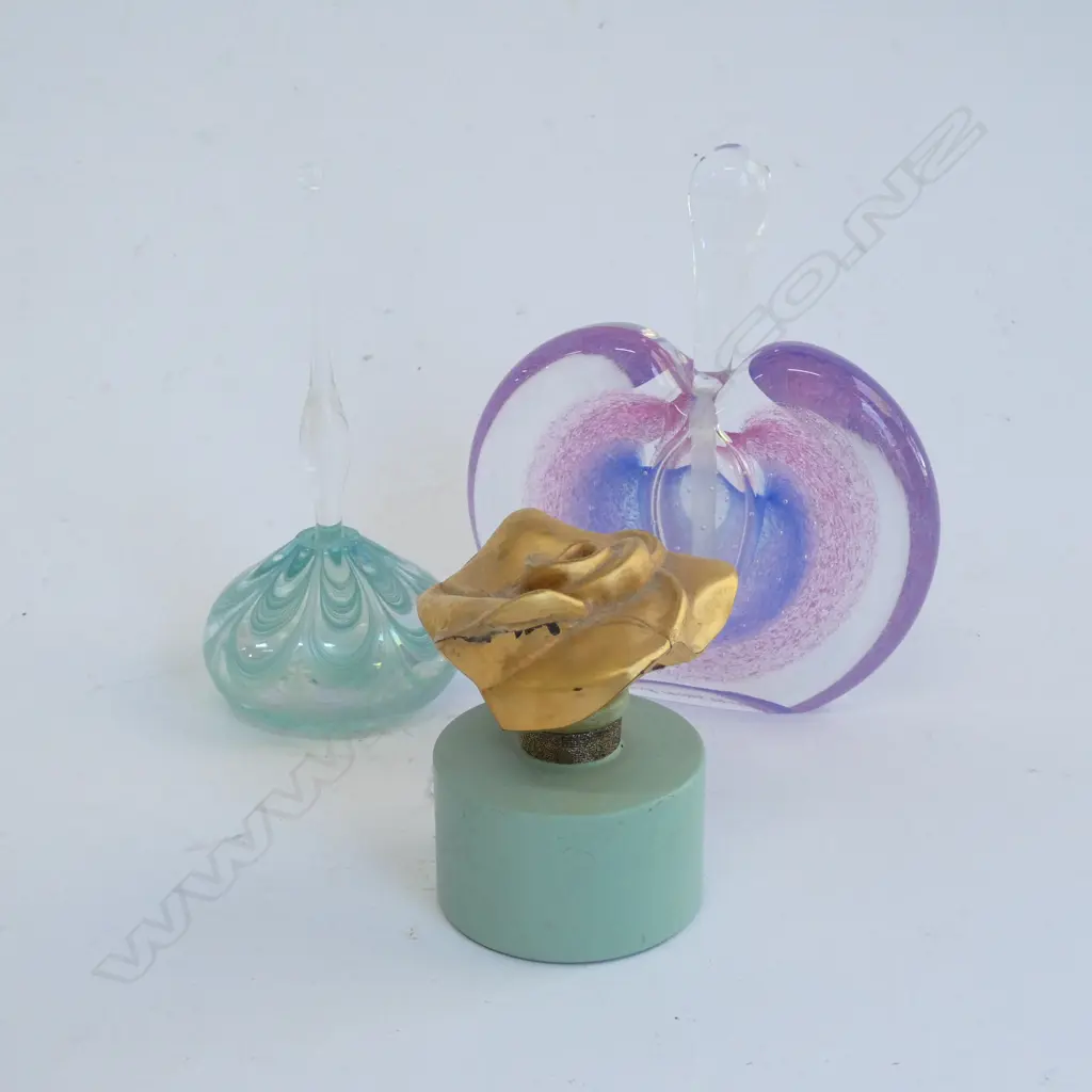 3 ART GLASS PERFUME BOTTLES. 1 STOPPER A.F. Image 1++