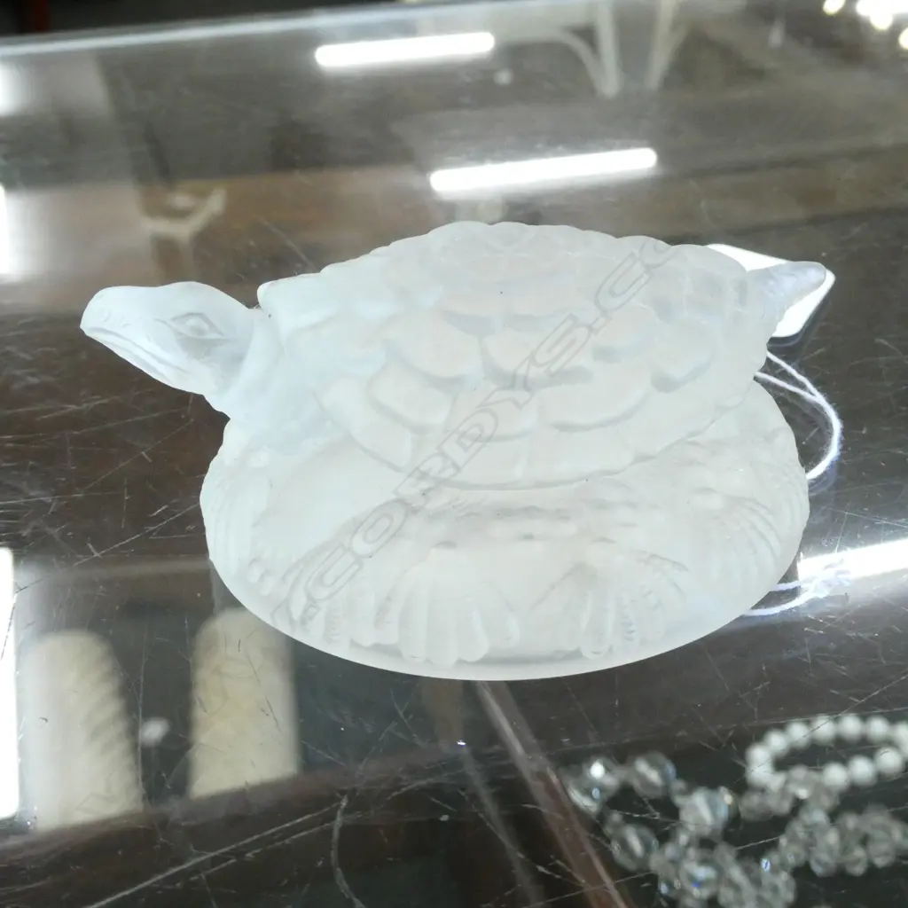 FENTON OPAQUE GLASS PAPER WEIGHT Image 1++