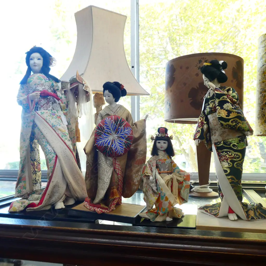 4 JAPANESE DOLLS H. 570MM Image 1++