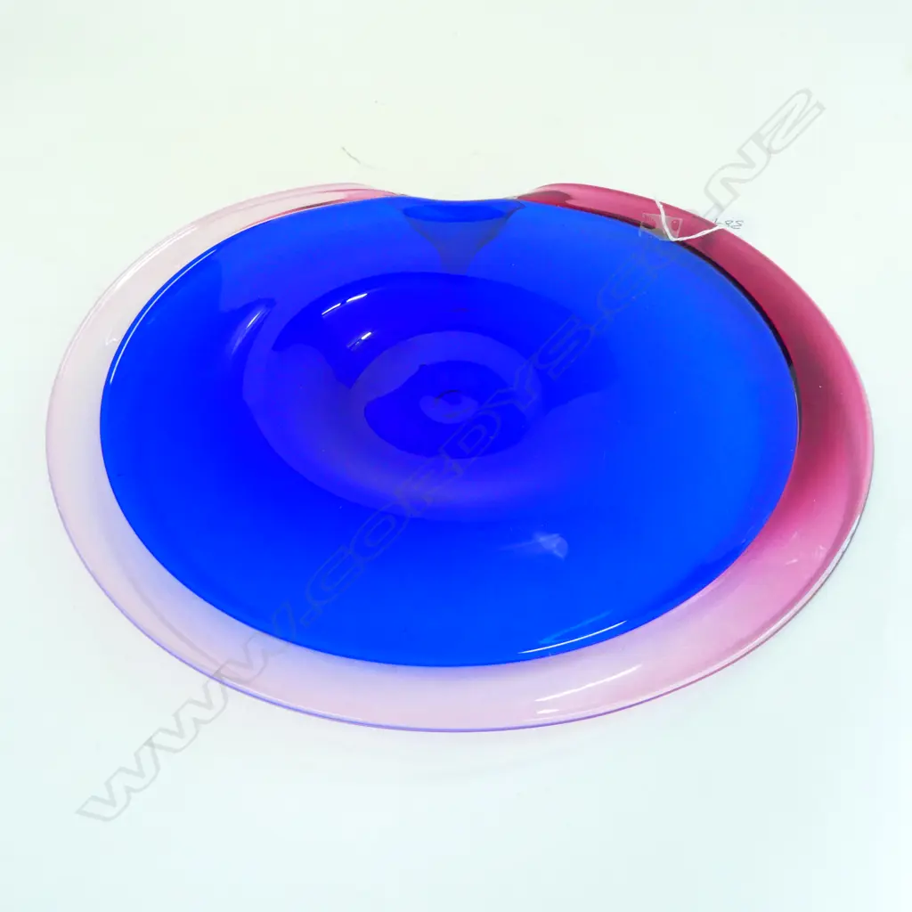 ART GLASS DISH HAND BLOWN. BLUE W RED RIM Dia.330mm Image 1++