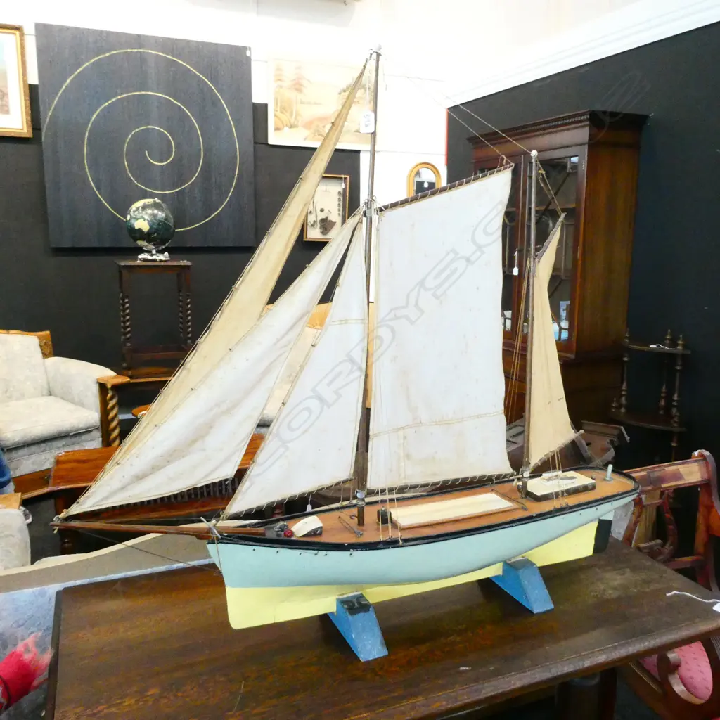 LARGE VINTAGE POND YACHT L 1100 MM Image 1++