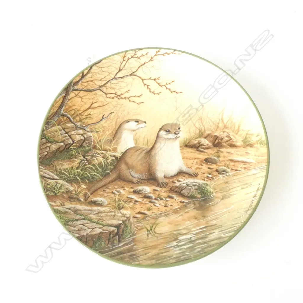 ROYAL DOULTON LE PLATE"OTTER PAIR ON RIVERBANK" Image 1++