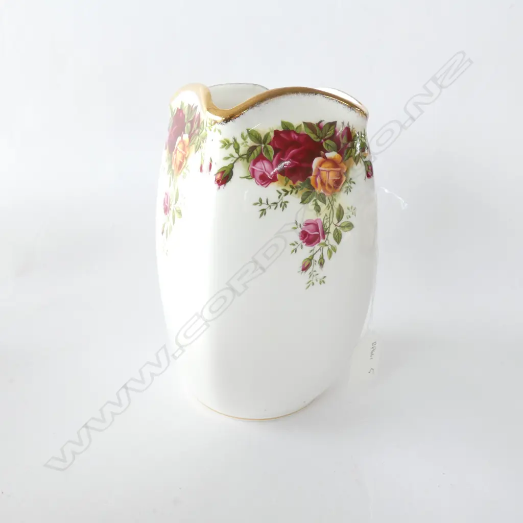 ROYAL ALBERT OLD COUNTRY ROSES 17CM SQUARE VASE Image 1++