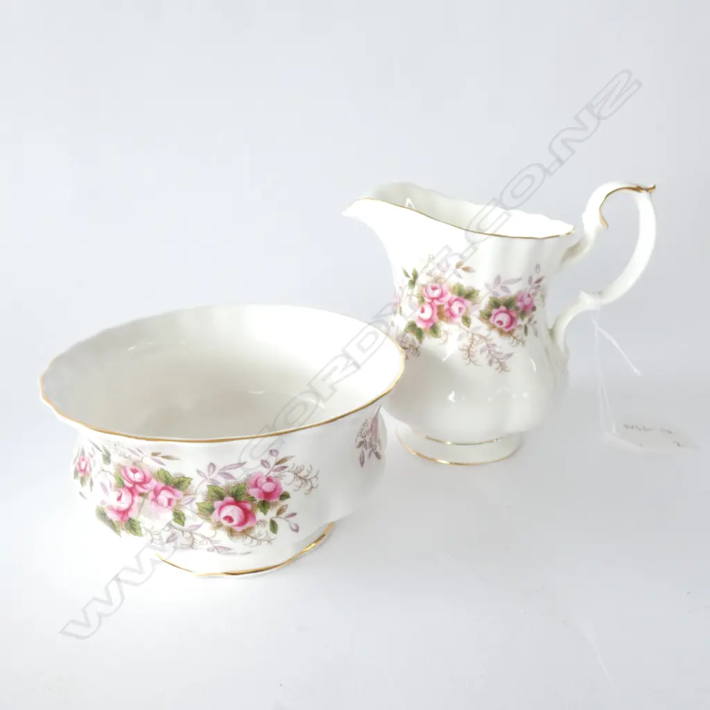 ROYAL ALBERT LAVENDER ROSE MILK & SUGAR Image 1++
