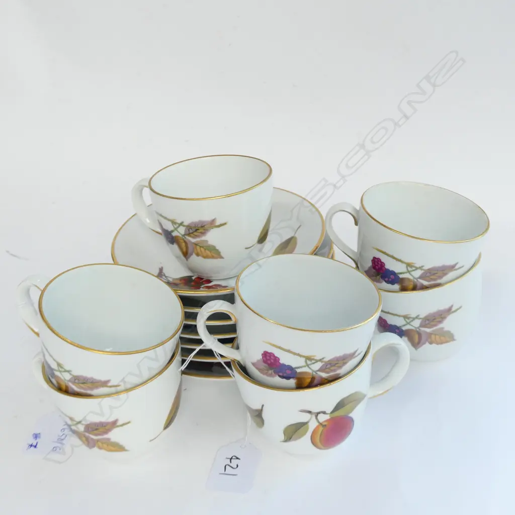 7 R/WORCESTER EVESHAM COFFEE CUPS & SAUCERS Image 1++