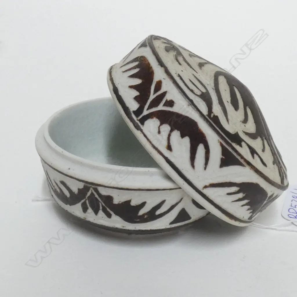 GRAEME STORM LIDDED POT 80MM DIA Image 1++