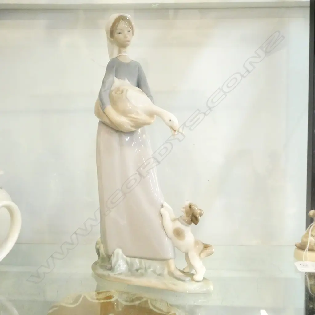 LLADRO FIGURINE LADY WITH GOOSE H. 270MM Image 1++