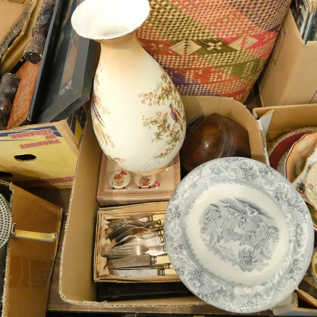 BOX LOT VASE, TRANSFERWARE DISH, FISH KNIVES ETC Image 1++