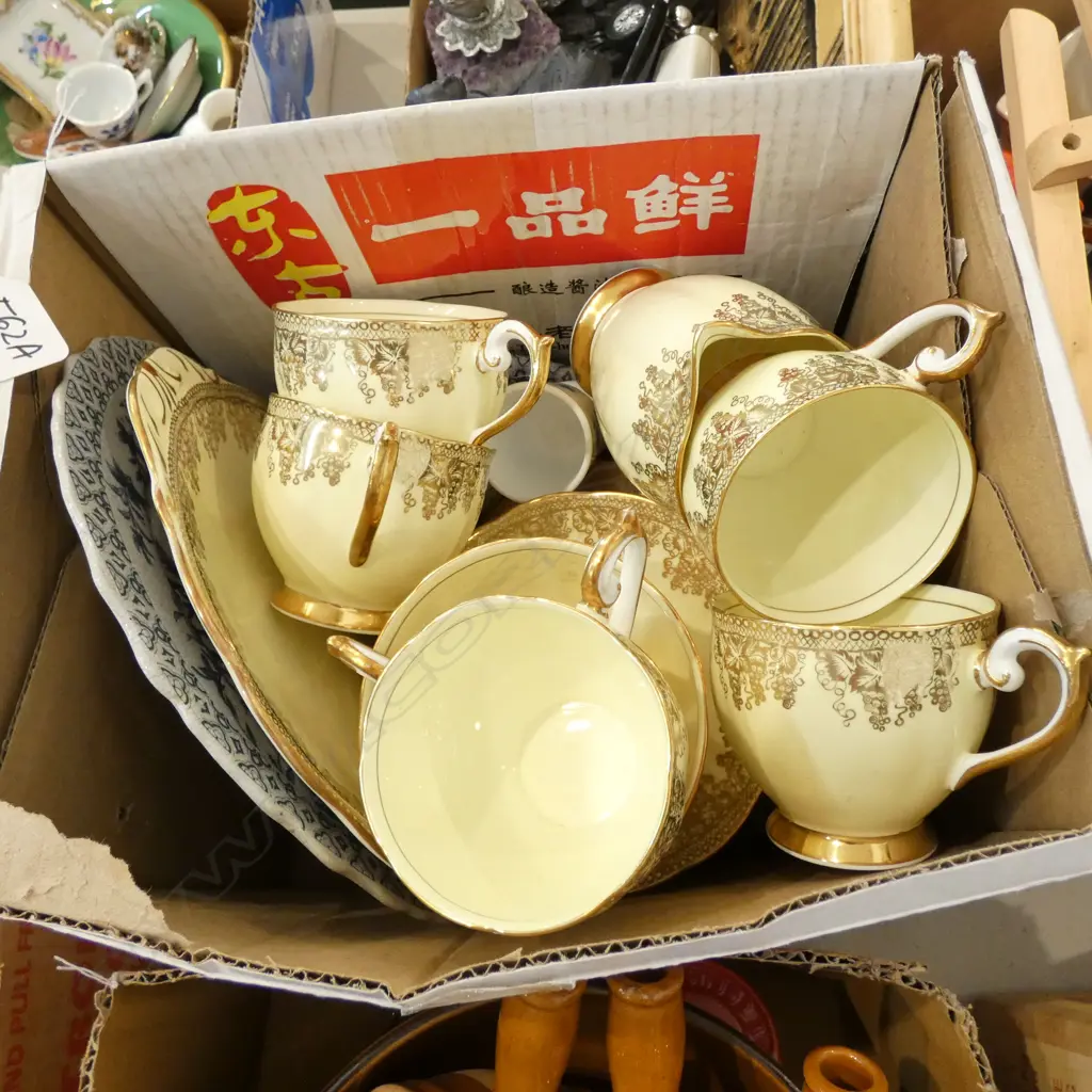 BOX LOT QUEEN ANNE TEA SERVICE, EGGCUPS & B/W DISH Image 1++