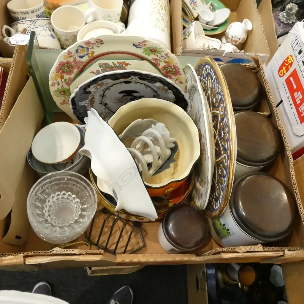 BOX LOT KITCHEN JARS, MASONS PLATES ETC Image 1++