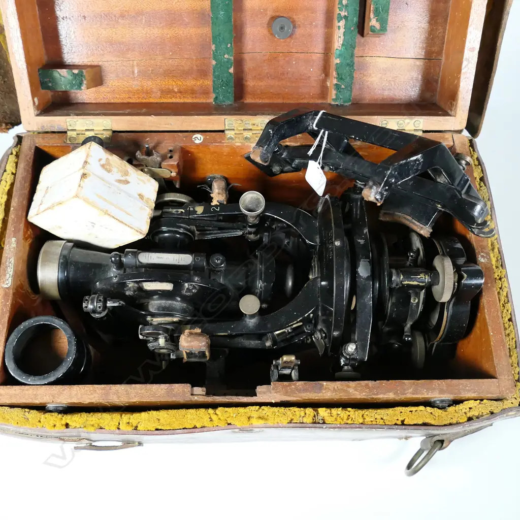 COOKE. TROUGHTON & SIMMS THEODOLITE IN BOX AND LEATHER CARRY BAG + OLD CAMERA LENS Image 1++