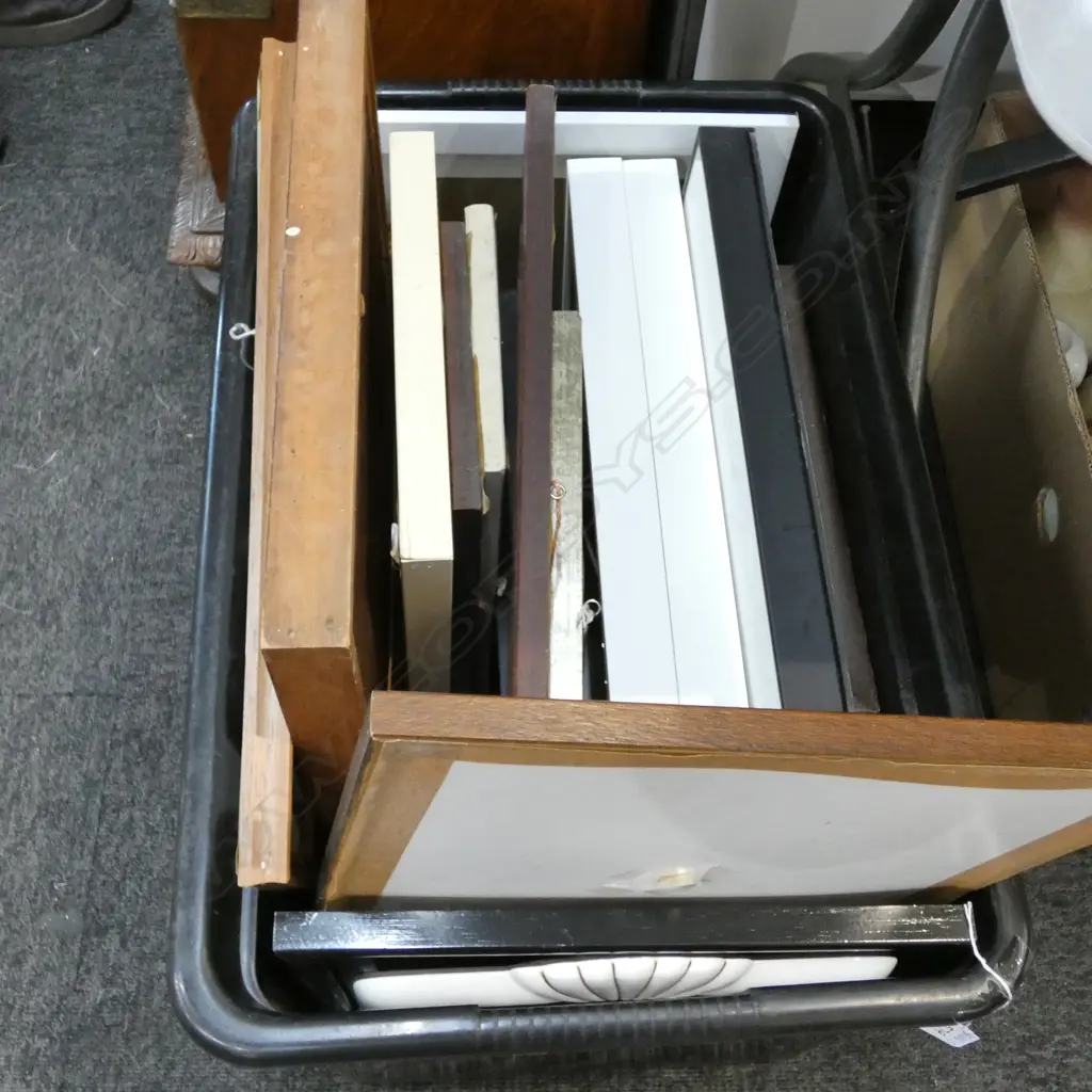 BOX LOT ASST. ARTWORKS  Image 1++