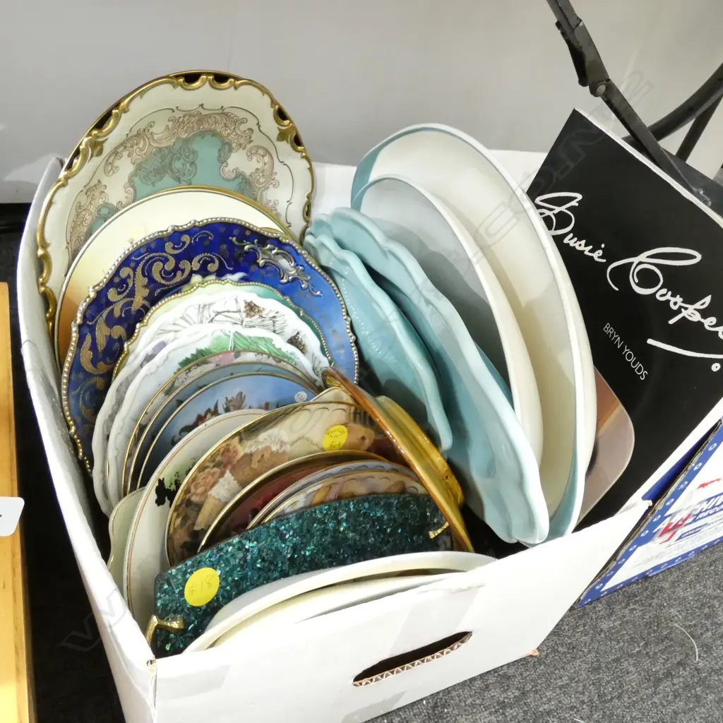 BOX LOT COLLECTORS PLATES  Image 1++
