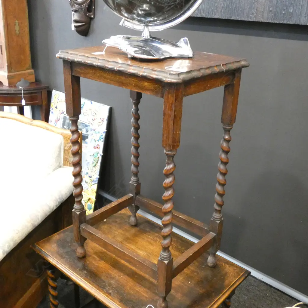 SMALL 1930'S DARK OAK SIDE TABLE BARLEY TWIST Image 1++