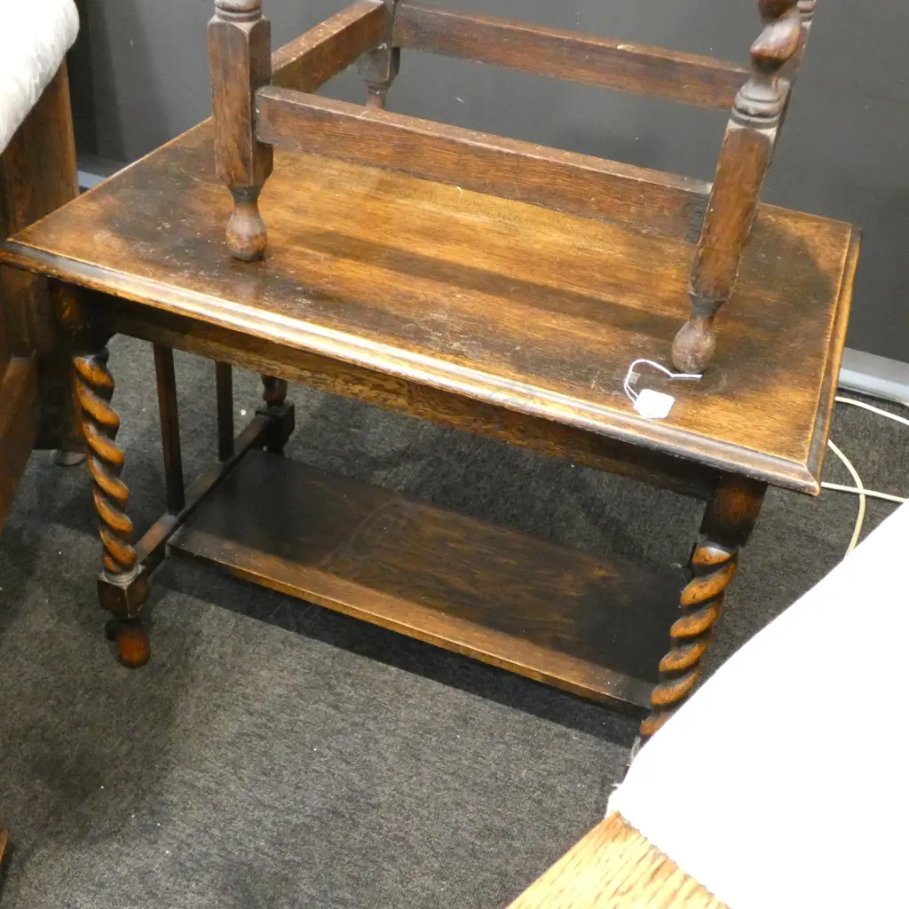 SMALL 1930'S DARK OAK SIDE TABLE BARLEY TWIST Image 1++