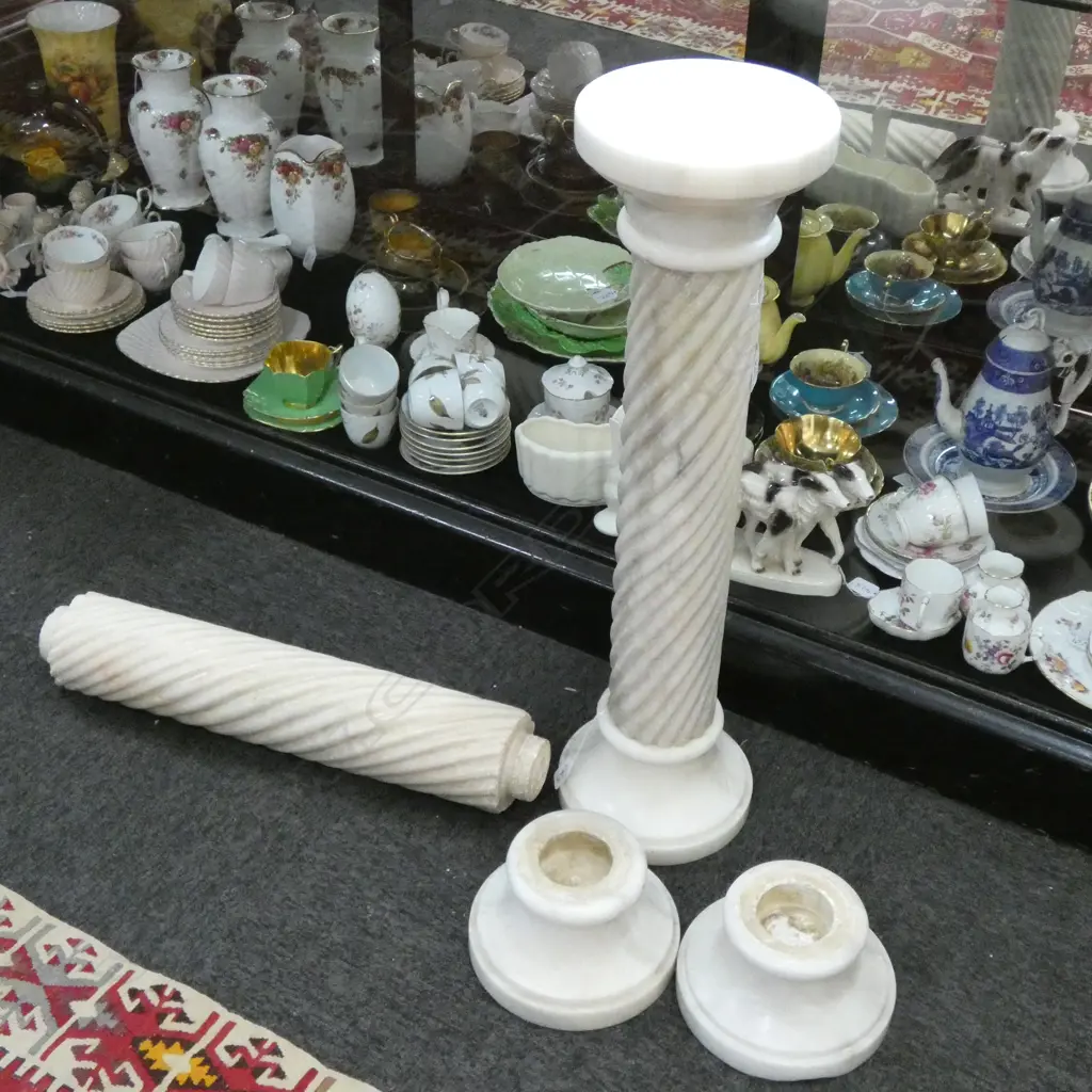 PR OF ALABASTER PILLARS H 790 MM Image 1++