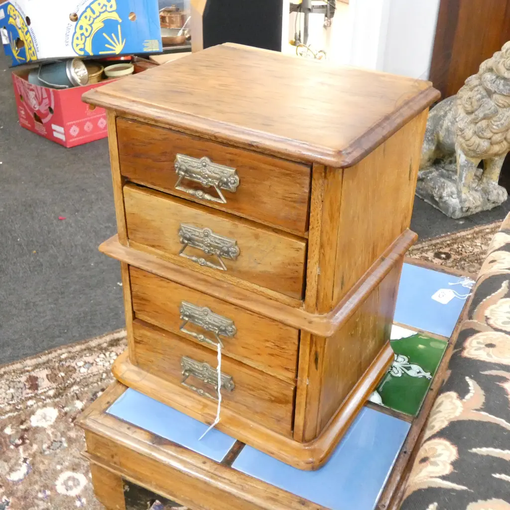 MOTTLED KAURI & REWAREWA SMALL COLONIAL DISPLAY CHEST H. 355 W. 280MM Image 1++