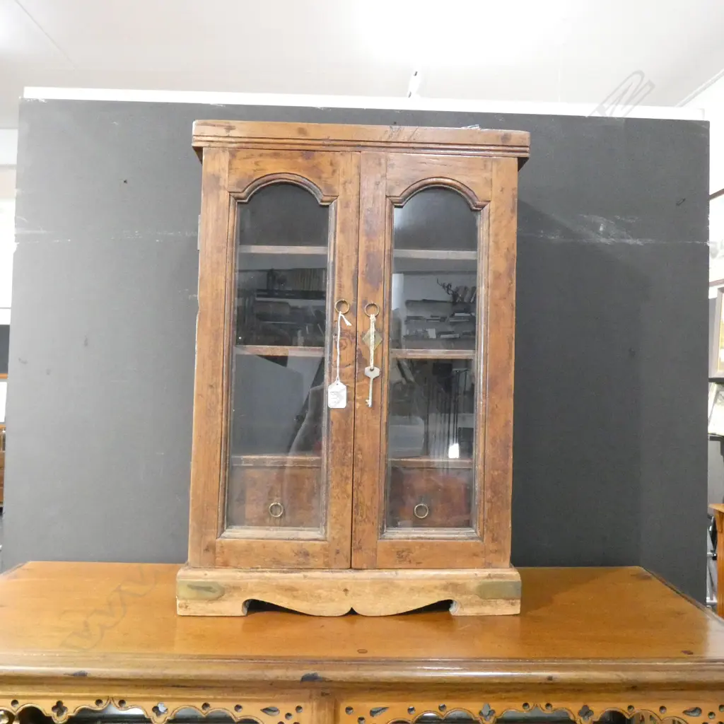 SMALL COLLECTORS GLAZED CABINET  Image 1++