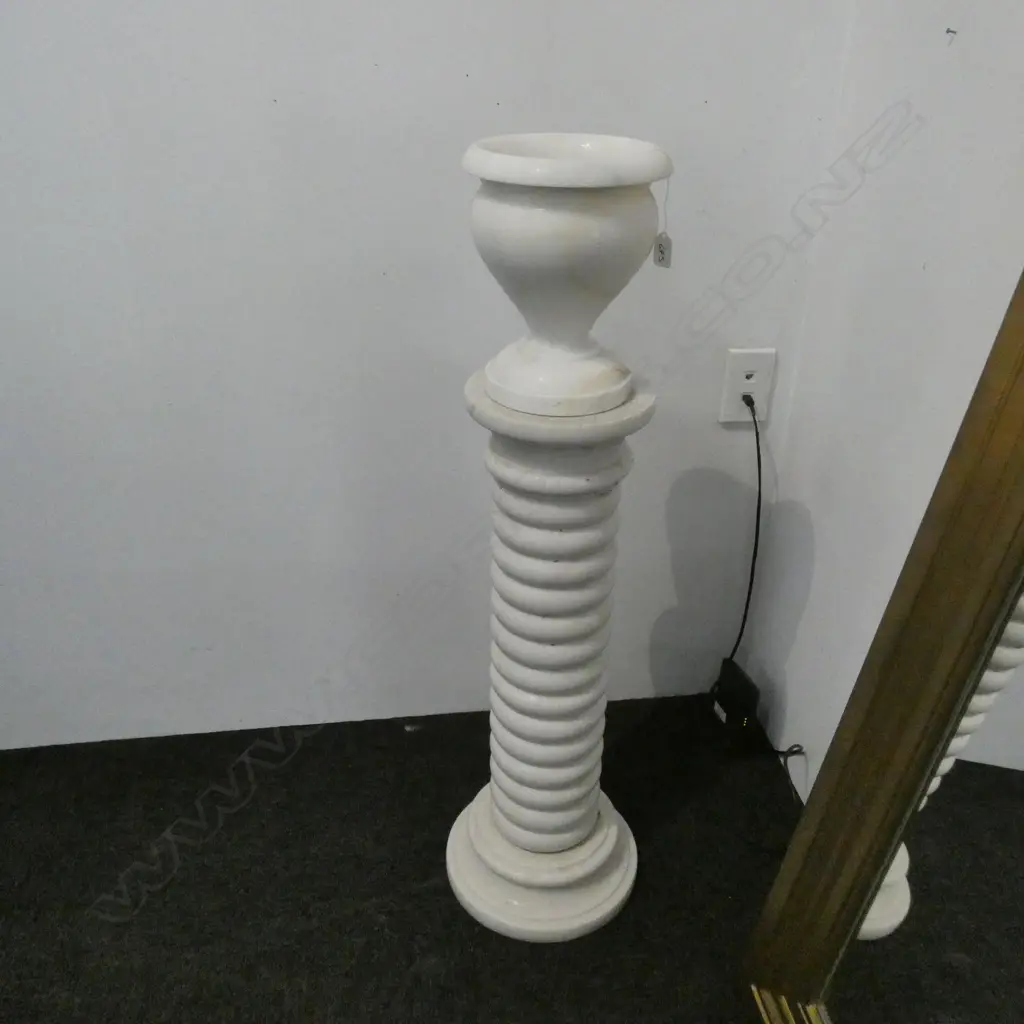 ALABASTER PLINTH WITH URN  Image 1++