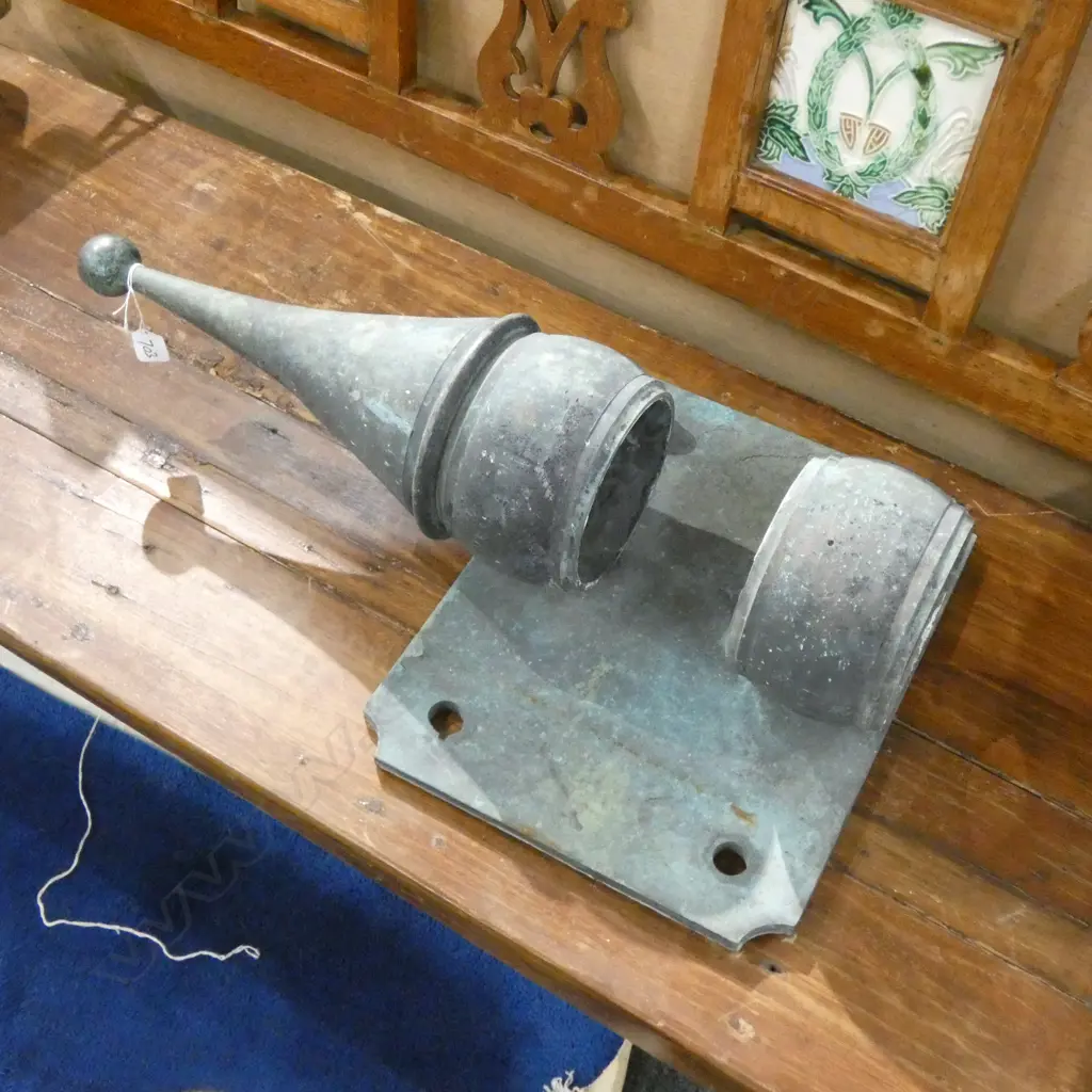 ARCHITECTURAL BRONZE FLAGPOLE MOUNT OFF A BUILDING Image 1++