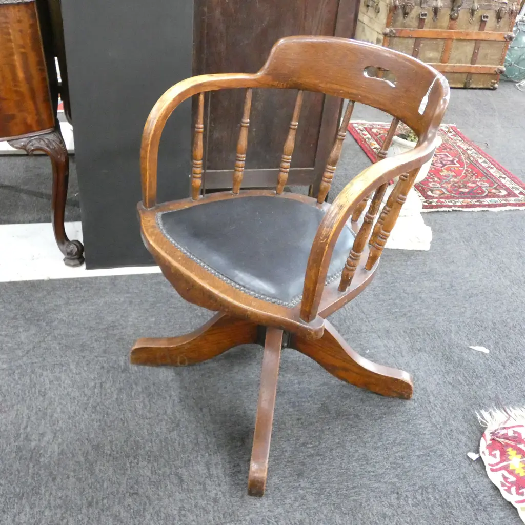 OAK SWIVEL DOUGLAS CHAIR Image 1++