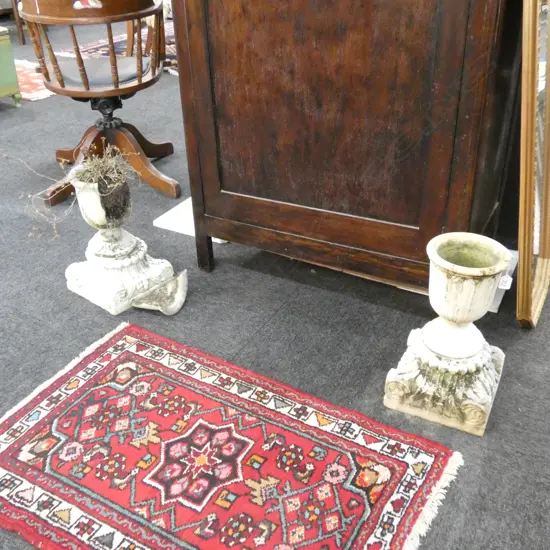 PR OF ALABASTER PLINTHS+URNS FAULTS H390 MM