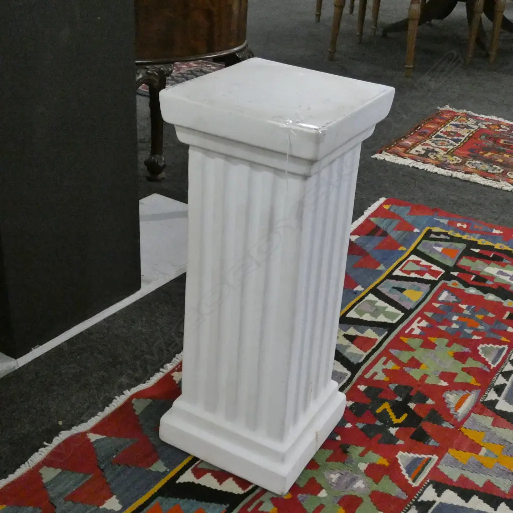CERAMIC WHITE PLINTH H. 530MM Image 1++