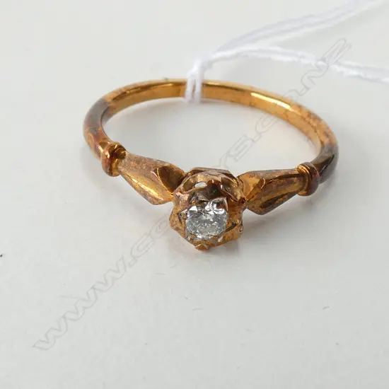 9CT YELLOW GOLD DIAMOND SOLITAIRE RING WITH APPRAISAL