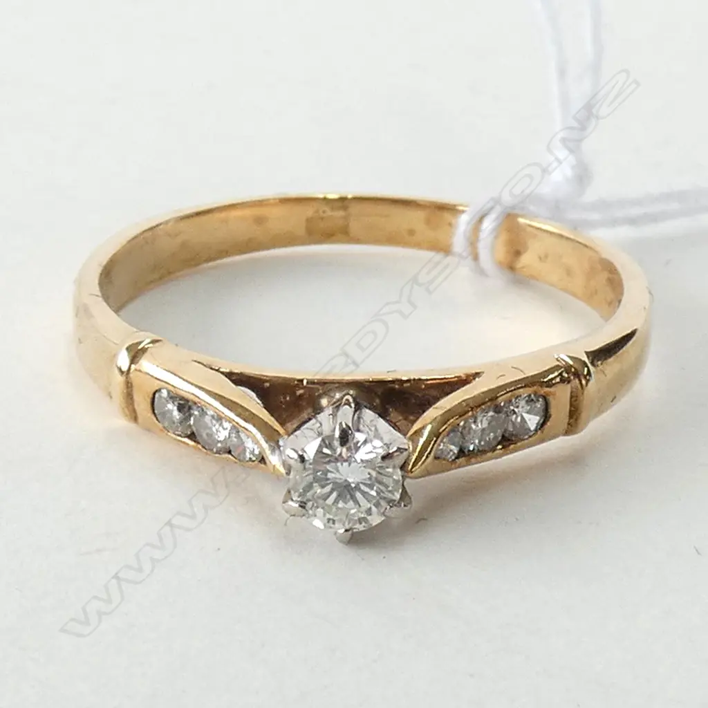 9CT GOLD DIAMOND SOLITAIRE RING WITH APPRAISAL Image 1++