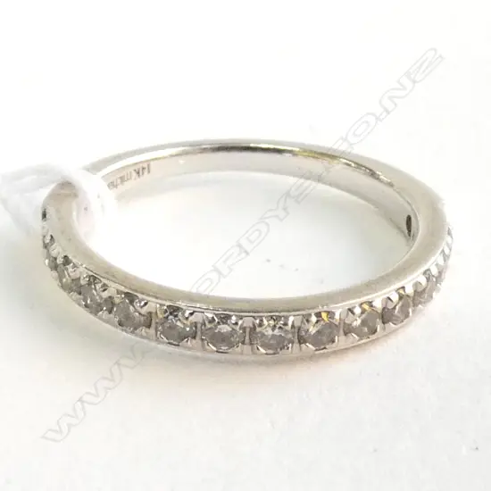 14CT WHITE GOLD AND DIAMOND BAND TDW 0.34 CT