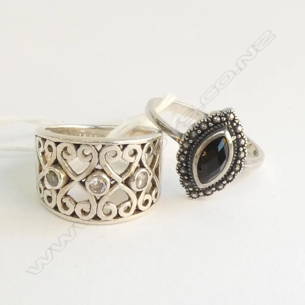 2 SILVER DRESS RINGS Image 1++