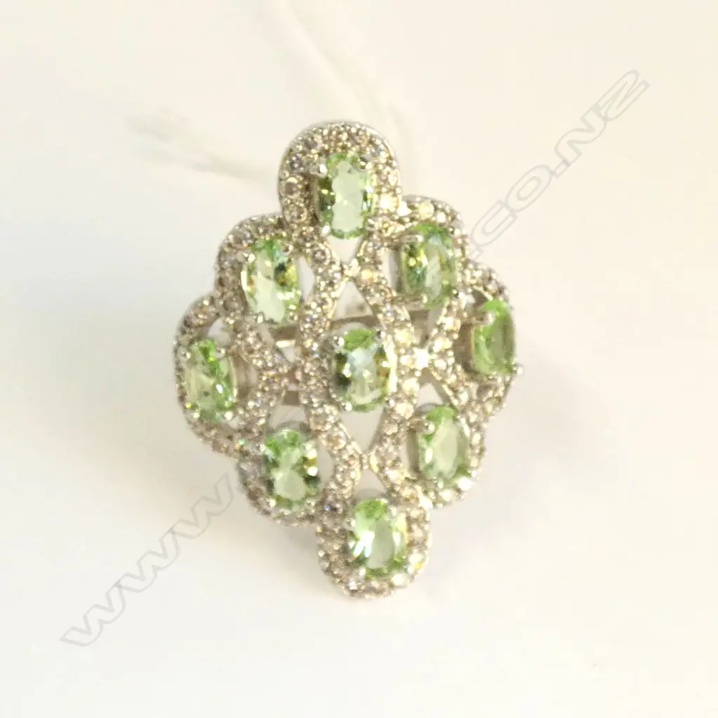 SILVER GREEN/WHITE STONE DRESS RING SIZE N Image 1++