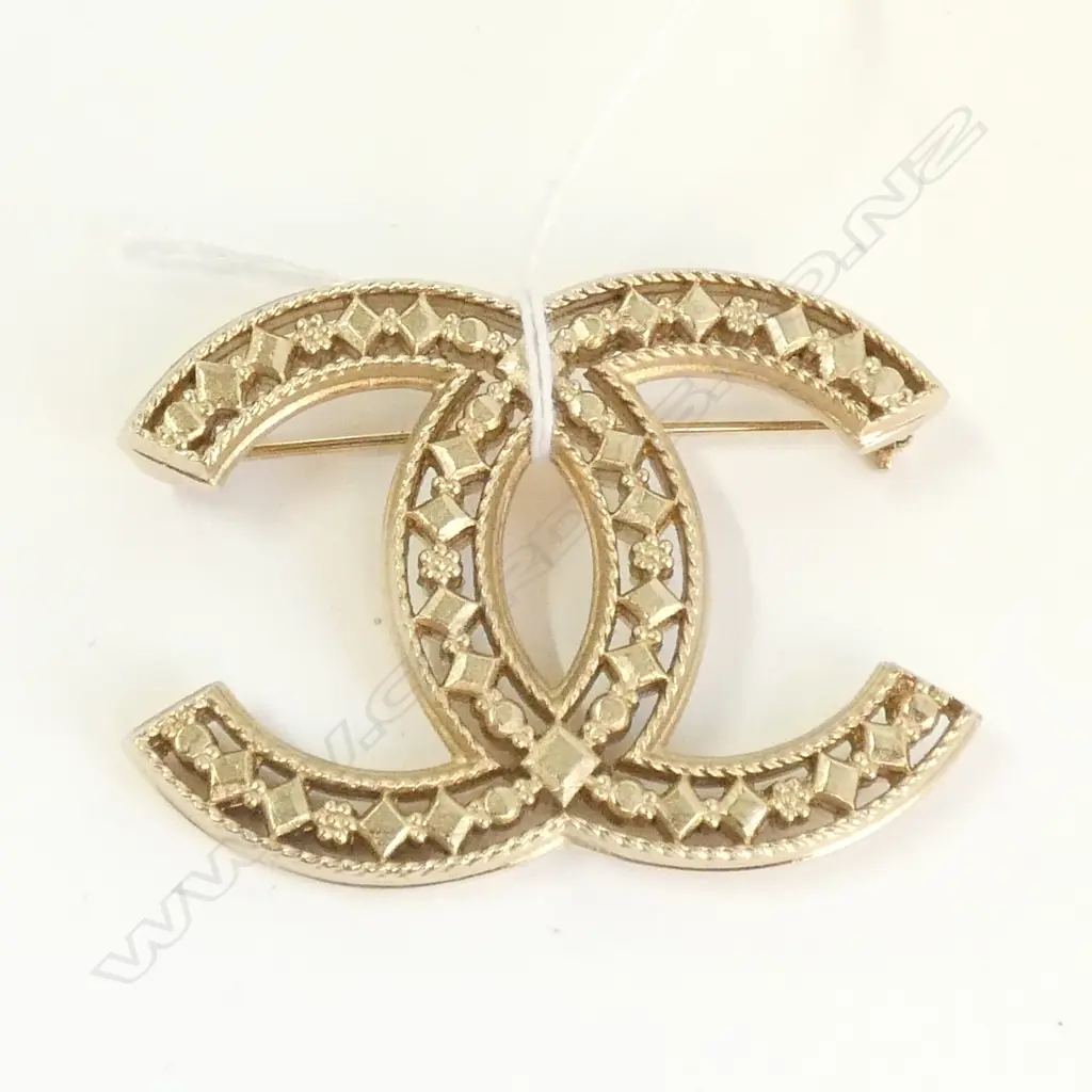 CHANEL? BROOCH Image 1++