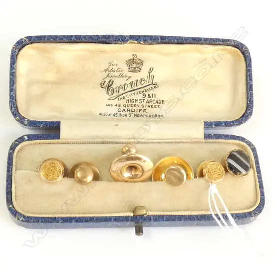 6 SHIRT STUDS, (2x9ct, 2x15ct, 1x18ct AND 1 GOLD PLATE)
