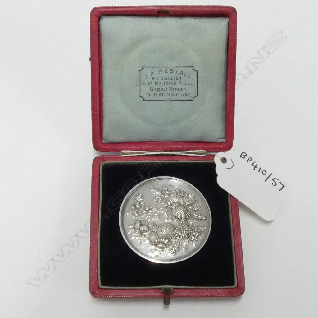 AUCKLAND CHRYSANTHEMUM SOCIETY CASED SILVER MEDAL Image 1++
