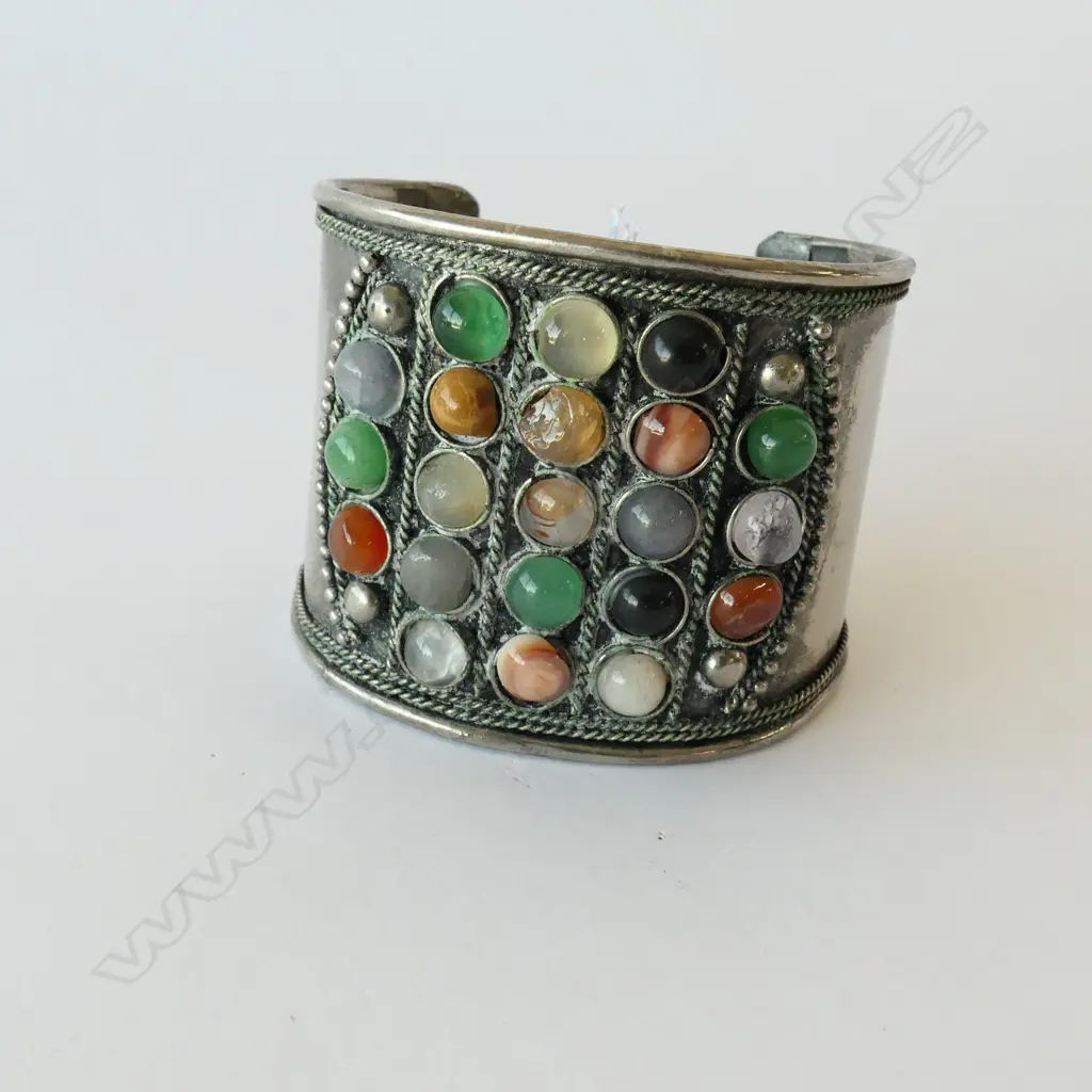 SILVERTONE BANGLE, MULTI STONES Image 1++