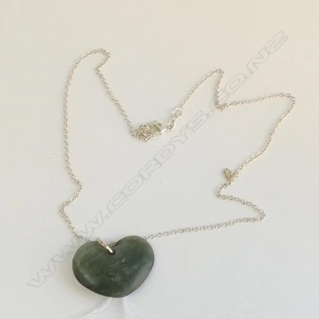 GREENSTONE HEART .TANGIWAI ON SILVER CHAIN Image 1++