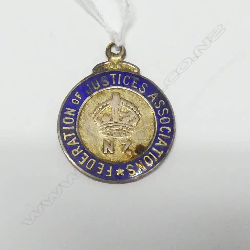 9ct GOLD NZ JUSTICES MEDAL Image 1++