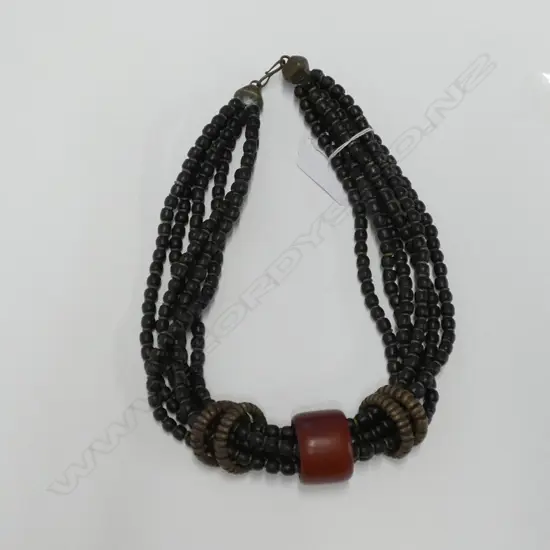 VINTAGE BAKELITE NECKLACE