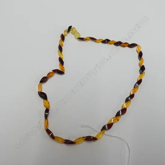 A BALTIC AMBER NECKLACE