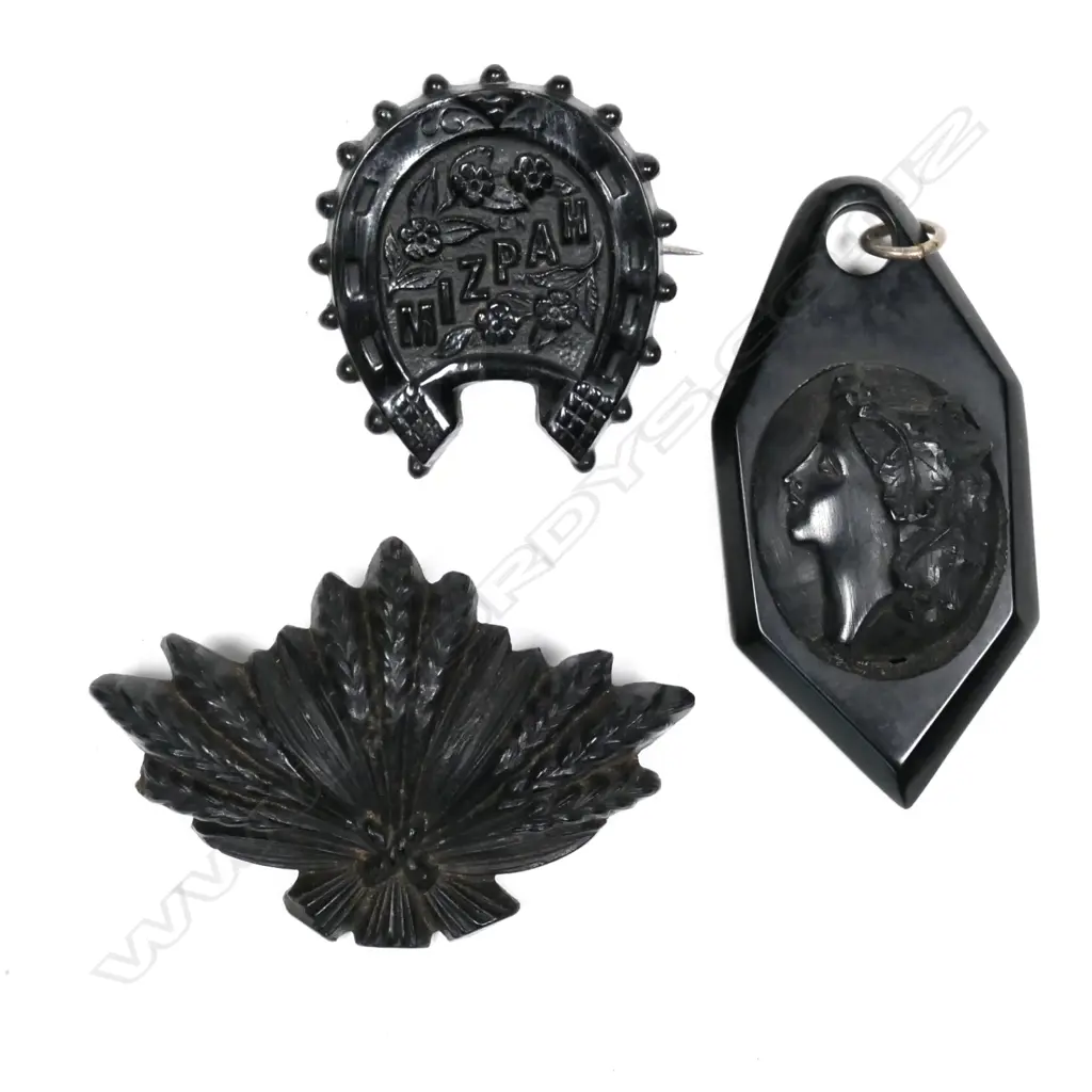 3 OLD VULCANITE/FRENCH JET JEWELLERY PCES Image 1++