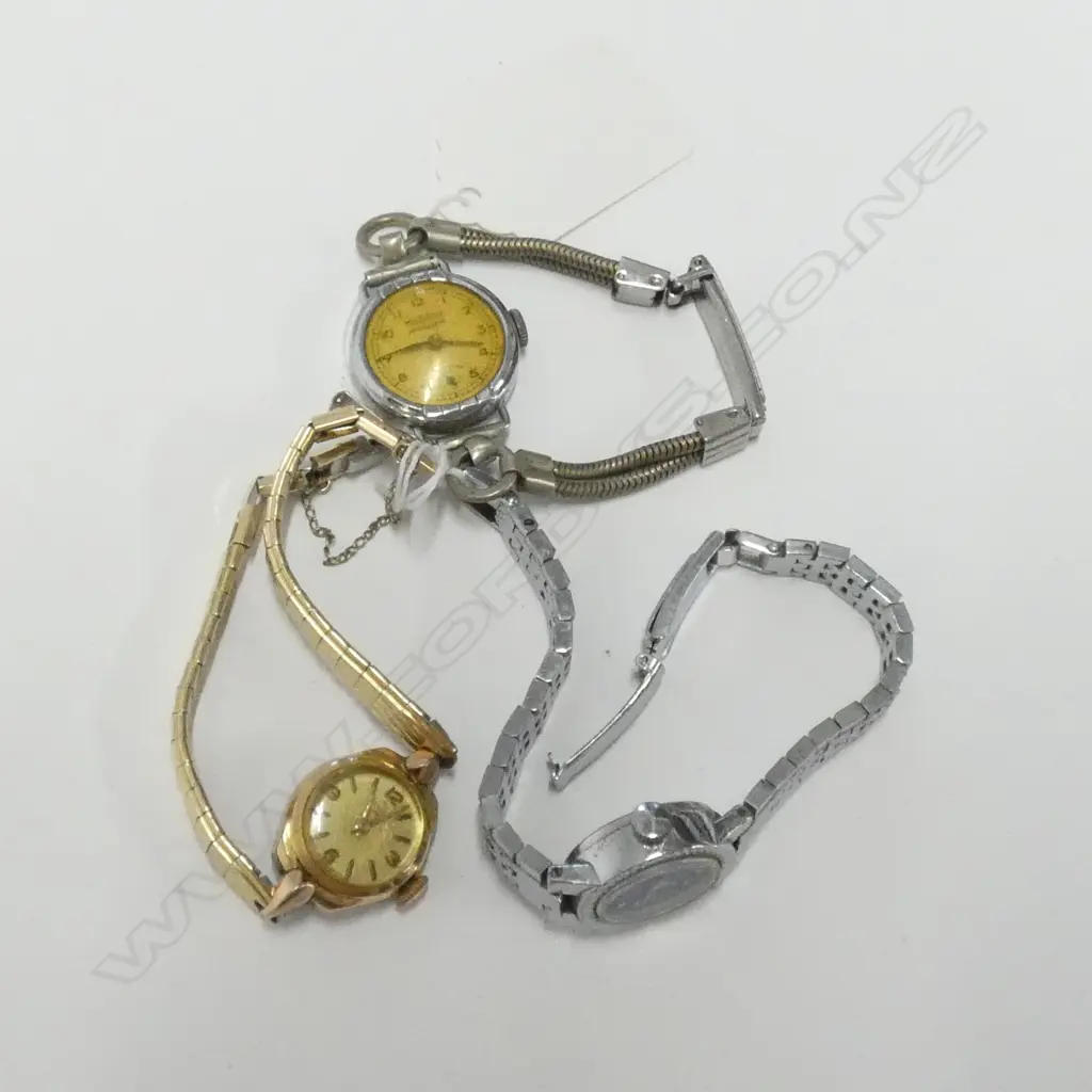 3 LADY'S WRISTWATCHES Image 1++
