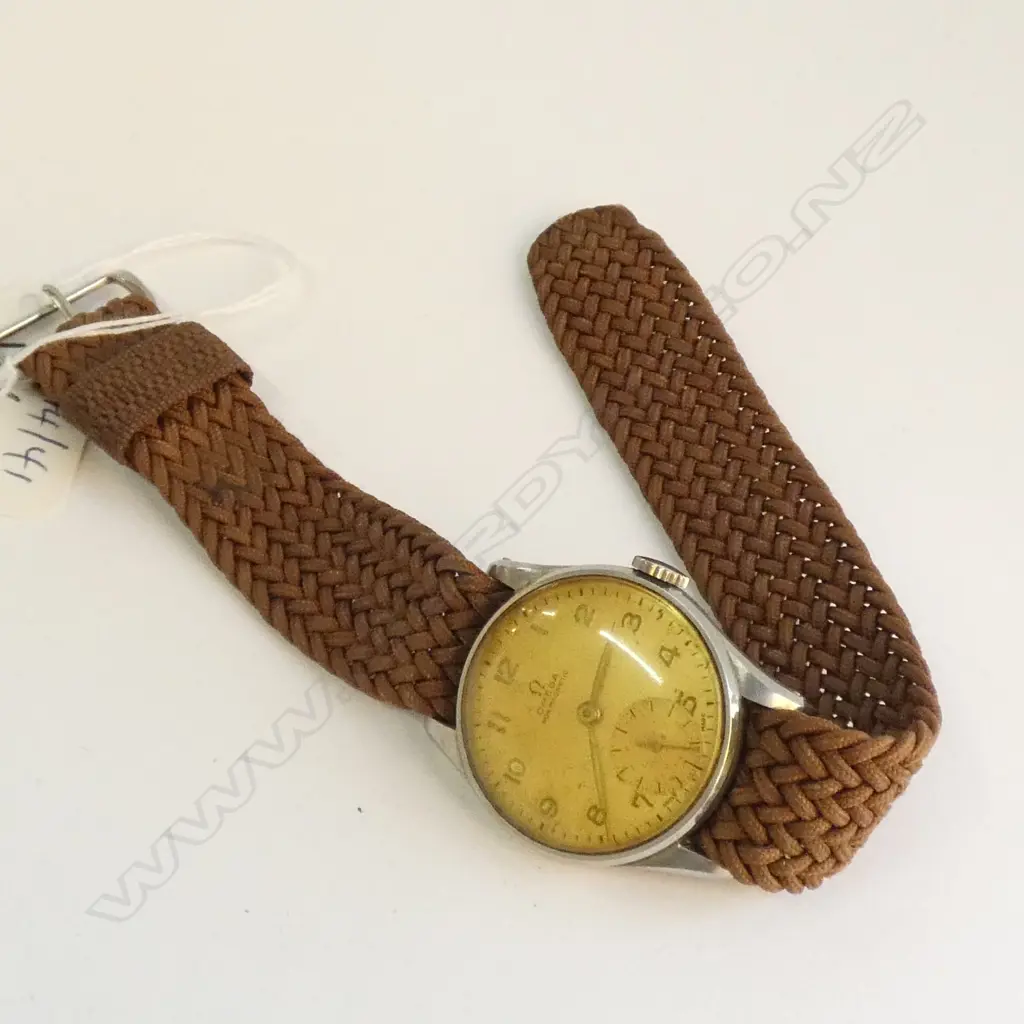 OMEGA WWII PERIOD WRISTWATCH, SUB SECONDS DIAL, CAL 26.5 T3, 15 JEWEL MOVT.  30mm dia. Image 1++