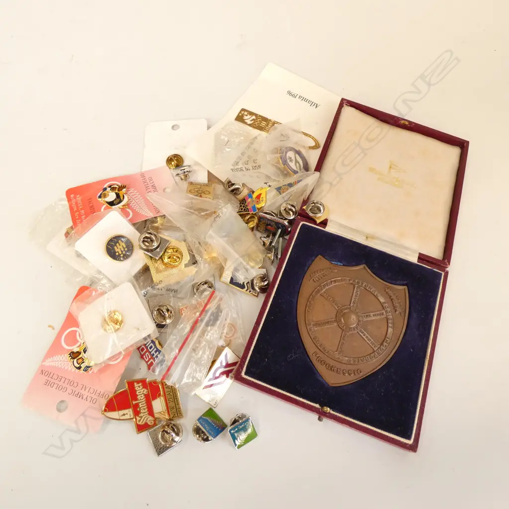 COLLECTION OF SPORT / OLYMPIC BADGES + AMP SHOW MEDAL Image 1++