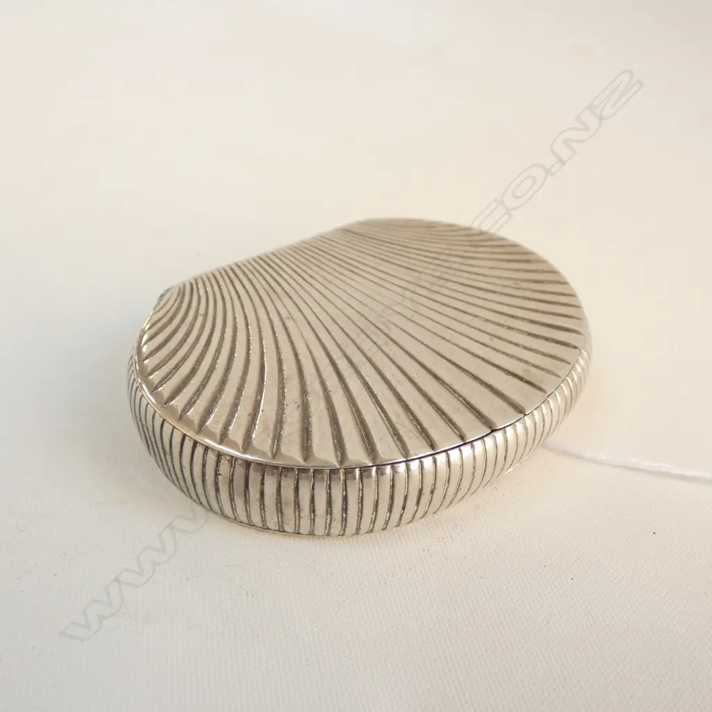 19THC NORWEGIAN SILVER SNUFF BOX SHELL FORM Image 1++