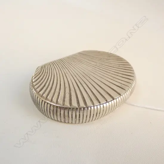 19THC NORWEGIAN SILVER SNUFF BOX SHELL FORM