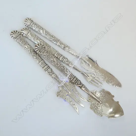 4 STG SILVER TABLE ITEMS BUTTER KNIFE/PICKLE FORK ETC