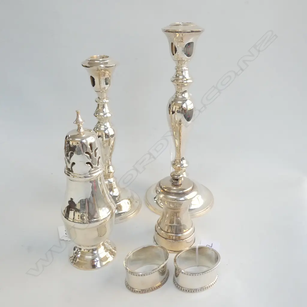 LOT EP CANDLESTICKS/CASTOR/MILL/+ 2 MAPPIN AND WEBB NAPKIN RINGS Image 1++