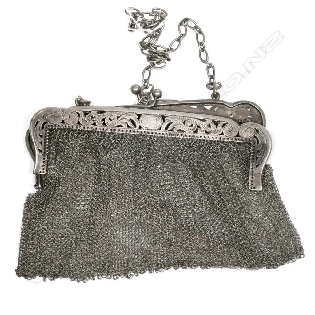 SILVER MESH PURSE ENGRAVED FRAME HINGE BROKEN Image 1++
