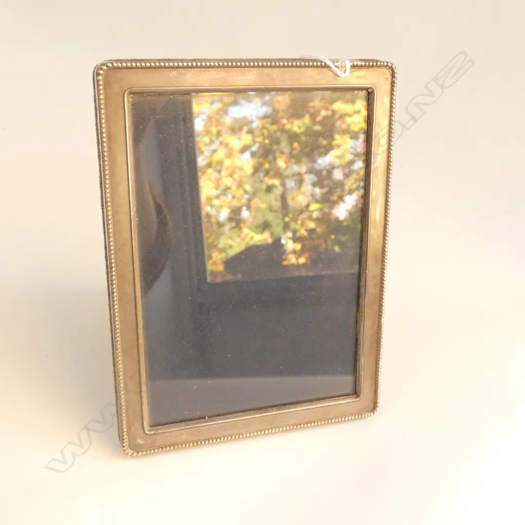 MODERN SILVER PHOTO FRAME VELVET STRUT BACK 150x110mm Image 1++